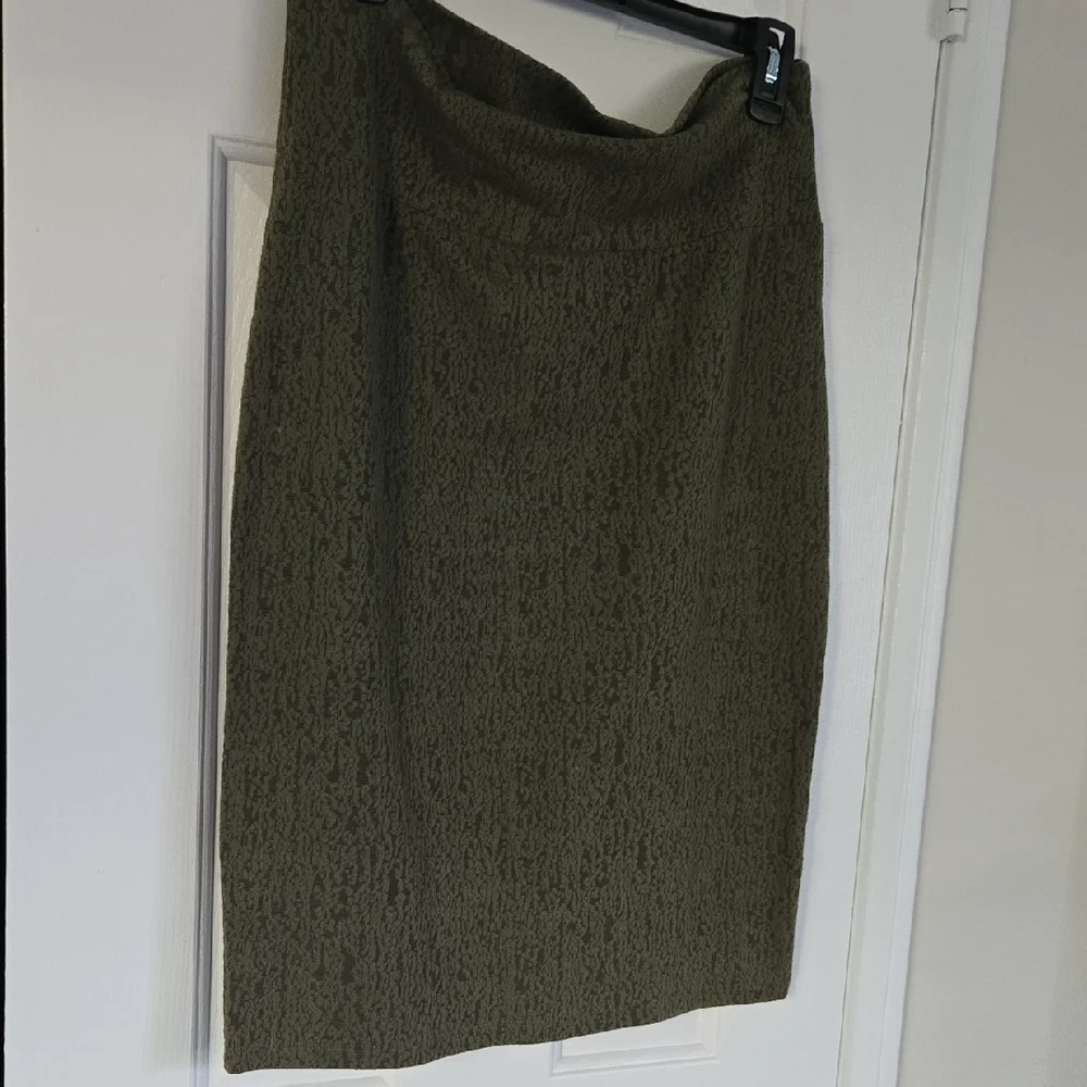 Elegant Olive Cassie Pencil Skirt- Large - Picture 3 of 8